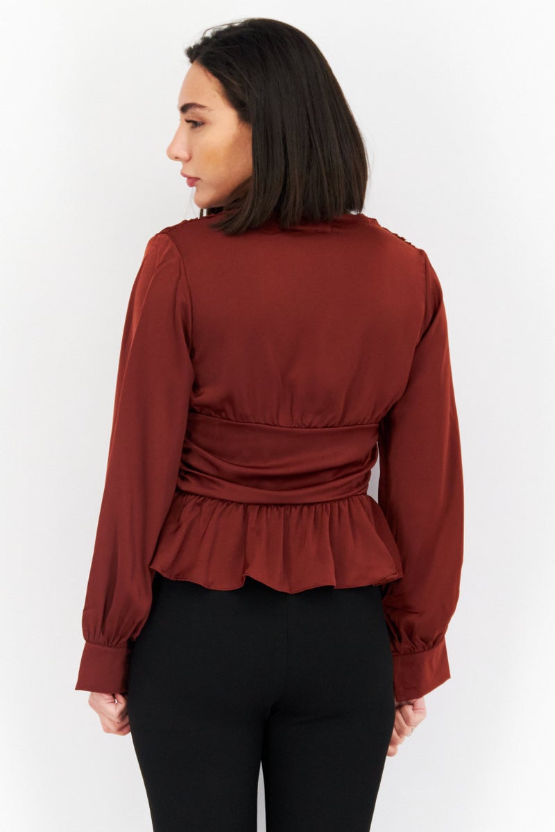 In the style بلوزة نسائية بأكمام طويلة وياقة غائرة، بني - Image 4