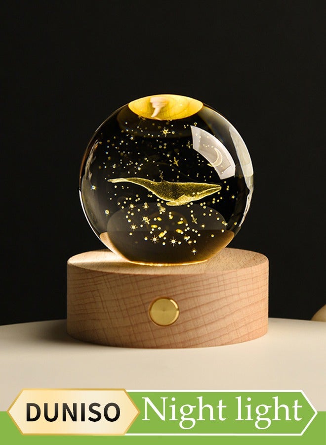 DUNISO كرة كريستال ثلاثية الأبعاد ضوء ليلي، 6 سم ضوء كرة زجاجية مع قاعدة خشبية، ضوء ليلي دافئ لطاولة سرير الأطفال، مناسب للمكتب، غرفة النوم، الدراسة، غرفة المعيشة - Image 1