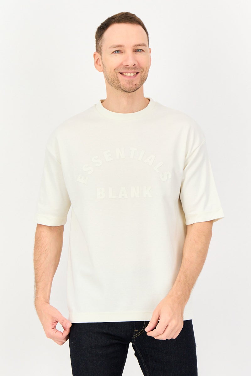 Blank Essentials تي شيرت رجالي بأكمام قصيرة وياقة دائرية بشعار العلامة التجارية، أبيض فاتح - Image 1