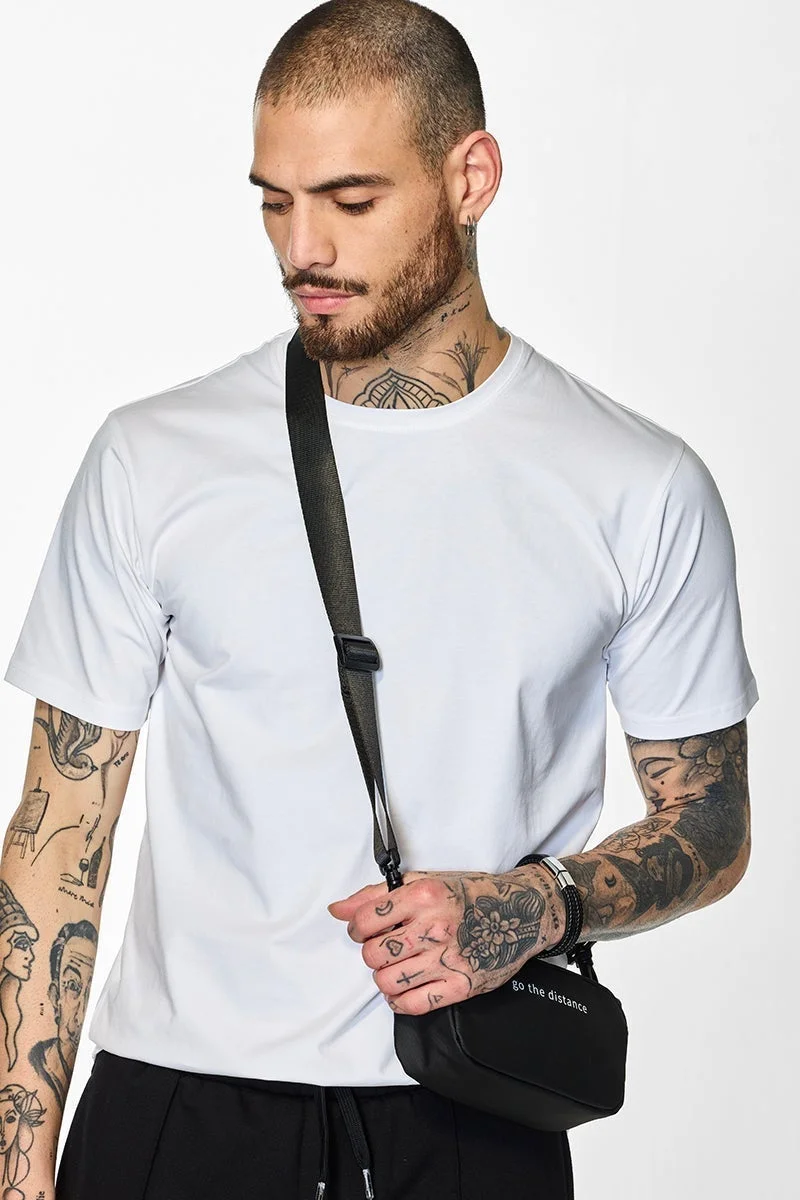 سنيتش تيشيرت أبيض بقصة ضيقة ومرونة أساسية من لاب