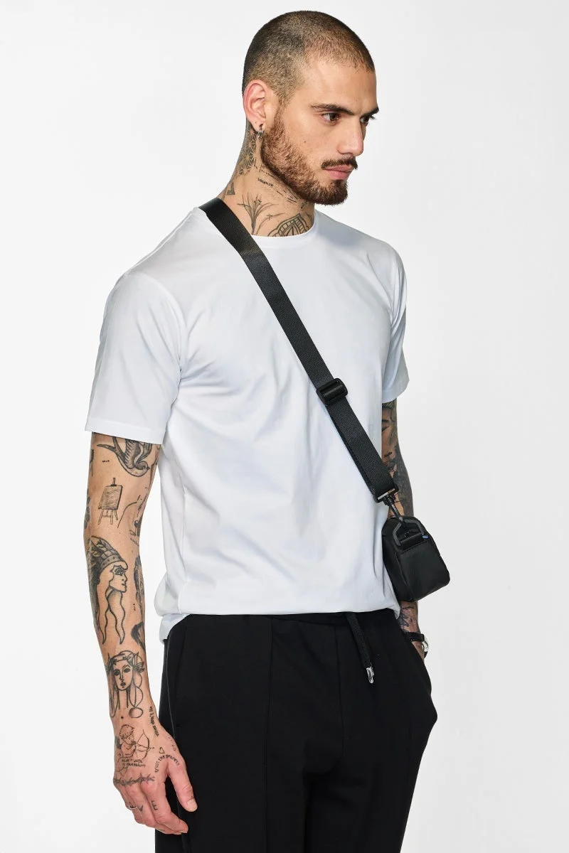 سنيتش تيشيرت أبيض بقصة ضيقة ومرونة أساسية من لاب