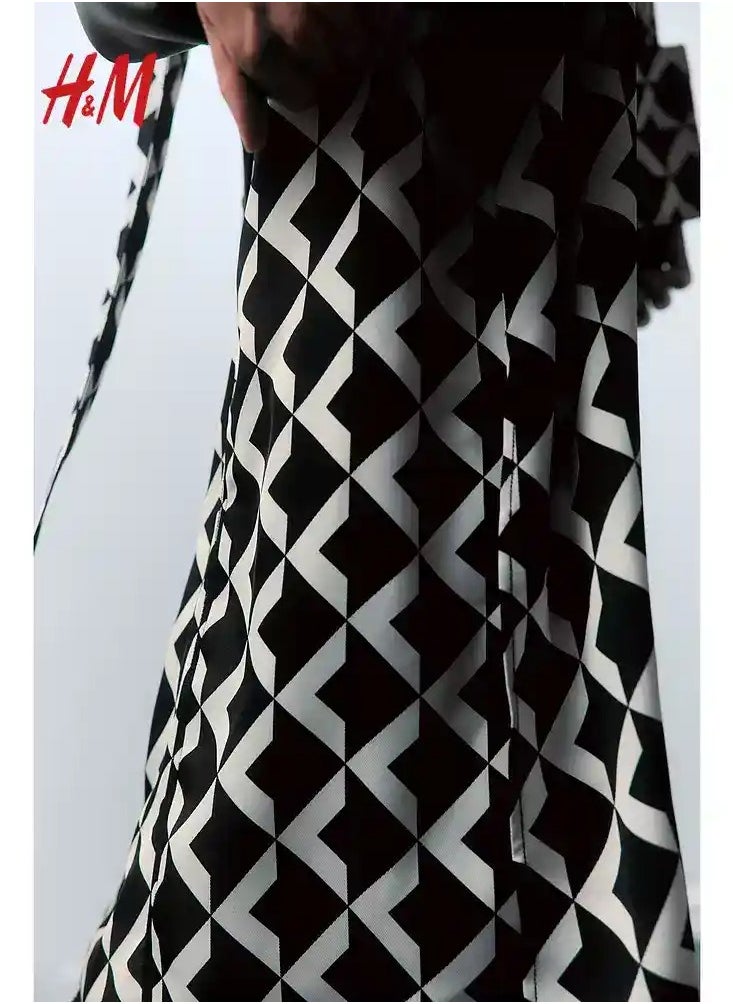 H and M - HM Women's New Loose Lightweight Comfortable And Fashionable Dress - Image 1