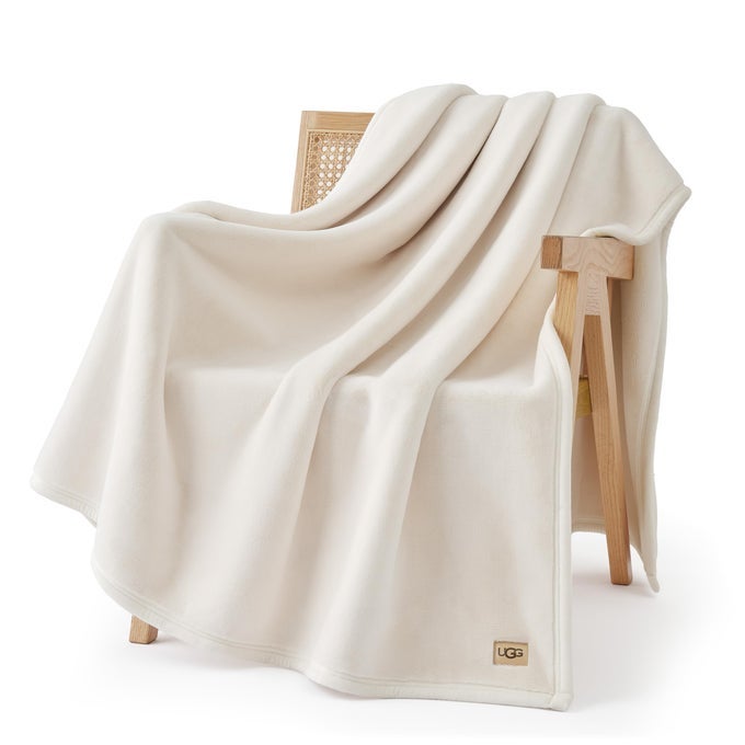 COCO PLUSH THROW BLANKET COZY SOFT FLEECE BLANKET FOR COUCH BED OR CHAIR HOUSEWARMING GIFT FOR WOMEN BEDROOM OR LIVING ROOM DECOR LIGHTWEIGHT WINTER BEDDING SNOW