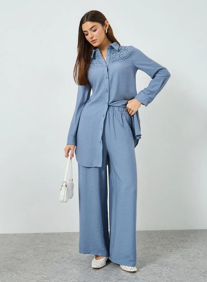 تايك تو مجموعة من بنطال بأرجل واسعة وبلوزة بتفاصيل دانتيل