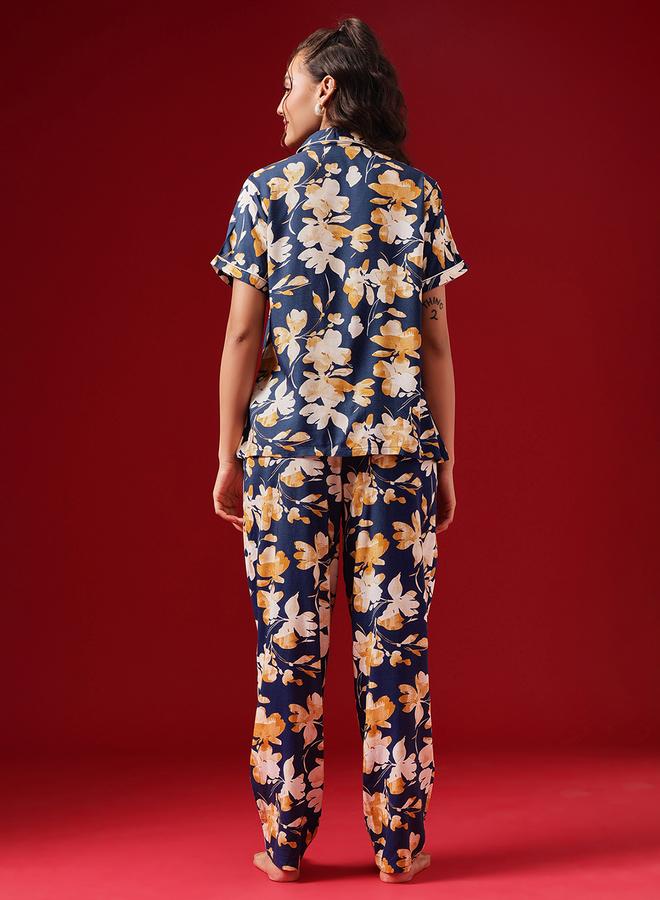 كلوفيا طقم قميص بأزرار وطبعة زهور وبنطال بيجاما - Image 4