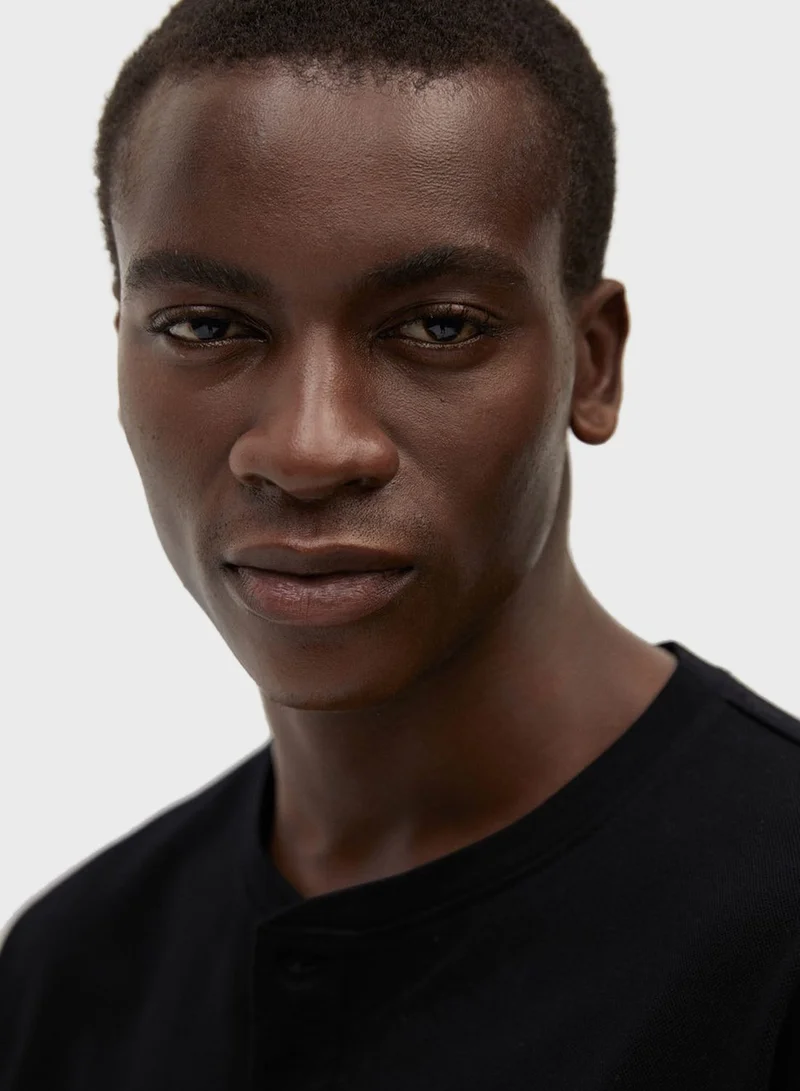 مانجو مان تيشيرت بياقة دائرية