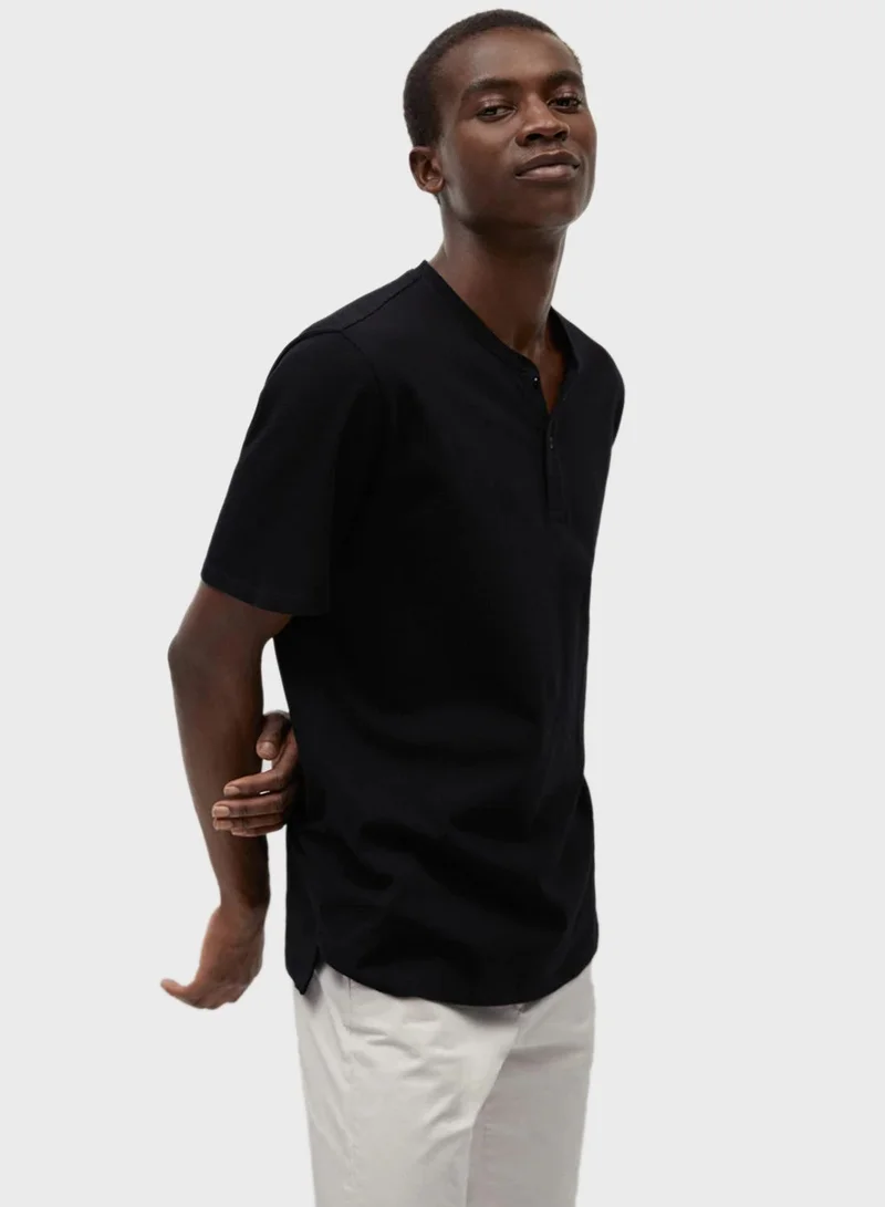 مانجو مان تيشيرت بياقة دائرية