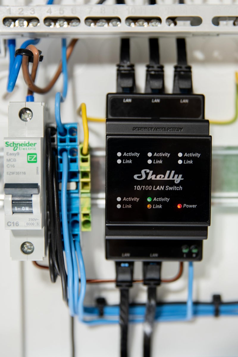 Shelly LAN Switch | 5 Port RJ45 10/100 Mbps Fast Ethernet Switch | DIN-Mountable | Fanless | Plug & Play | Energy-Saving | Easy Installation & Configuration | No Additional Adapter Required - Image 5