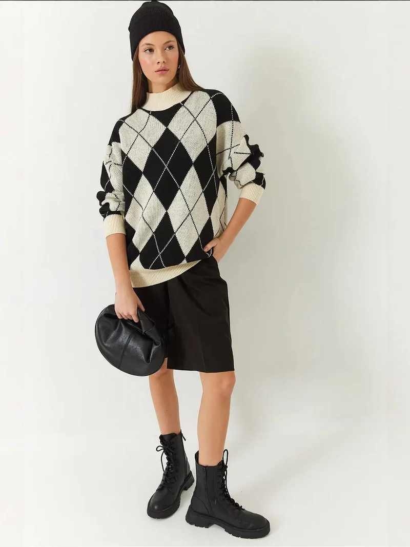 بيانكو لوتشي كنزة جاكار محبوكة كبيرة الحجم بنصف ياقة عالية من لوتشي