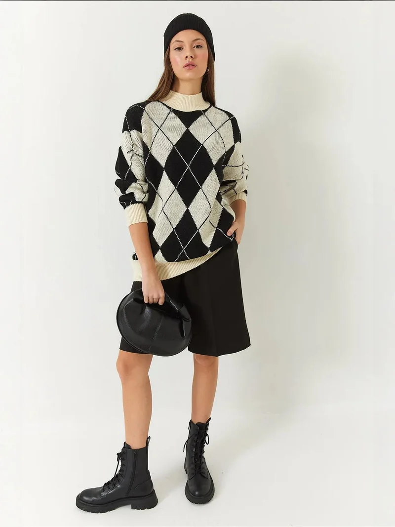 بيانكو لوتشي كنزة جاكار محبوكة كبيرة الحجم بنصف ياقة عالية من لوتشي