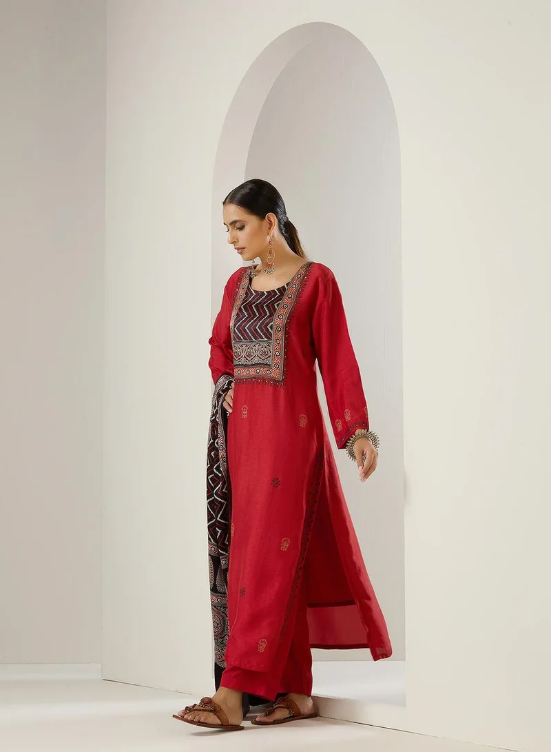 ISHIN  Ethnic Motifs Printed Regular Straight Kurta With Trousers & Dupatta for Women | Best Price UAE