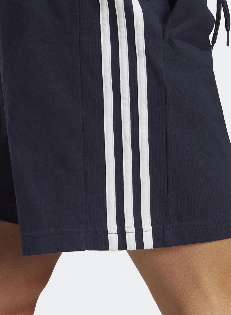 adidas شورت أساسي بخطوط الماركة