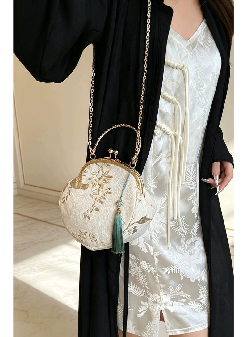 حقيبة كروسبودي على الطراز الصيني هانفو، حقيبة يد قماشية صغيرة باللون الكريمي مع تطريز ذهبي بنقشة الزهور والطيور، إغلاق بقفل قبلة وشراشيب خضراء - Image 5