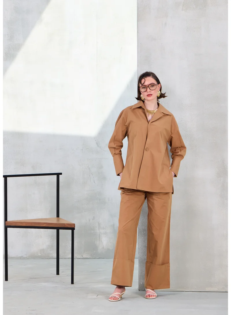 أشيتا فرنانديز Relaxed Straight-Leg Tailored Pants – Camel