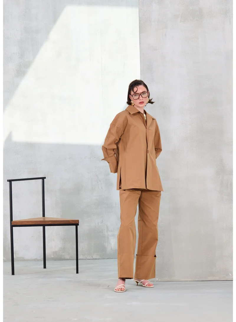 أشيتا فرنانديز Relaxed Straight-Leg Tailored Pants – Camel