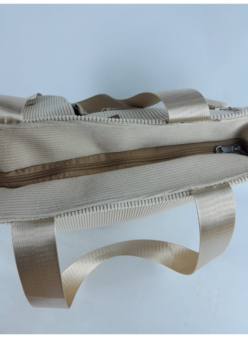 Beige women's handbag that fits all your belongings - Image 4