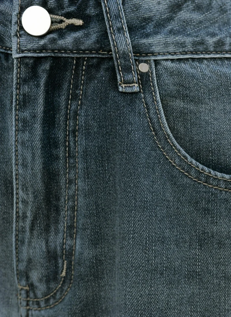 Lichi Straight jeans with distressed accent on the thighs