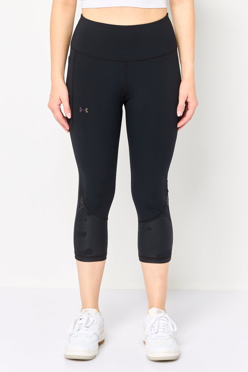 UNDER ARMOUR سراويل كابري رياضية للنساء، سوداء - Image 1