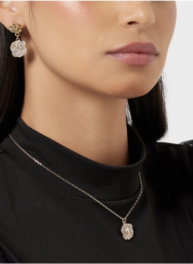 جينجر Rose Pendant Necklace & Drop Earrings Set