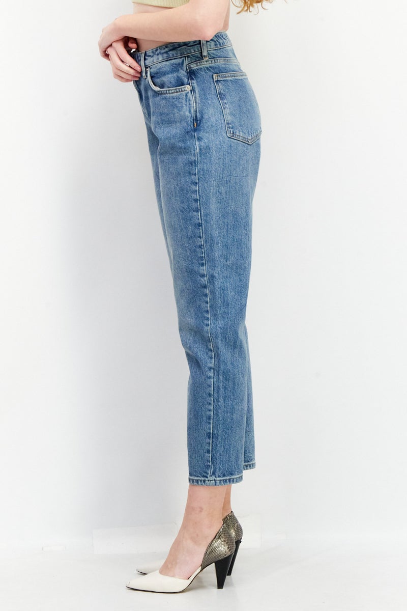 NA-KD جينز دنيم قابل للتمدد للنساء بقصة عادية، أزرق - Image 2