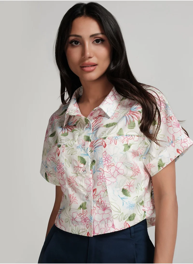 Zigzag White Crop Shirt With A Patch Pocket