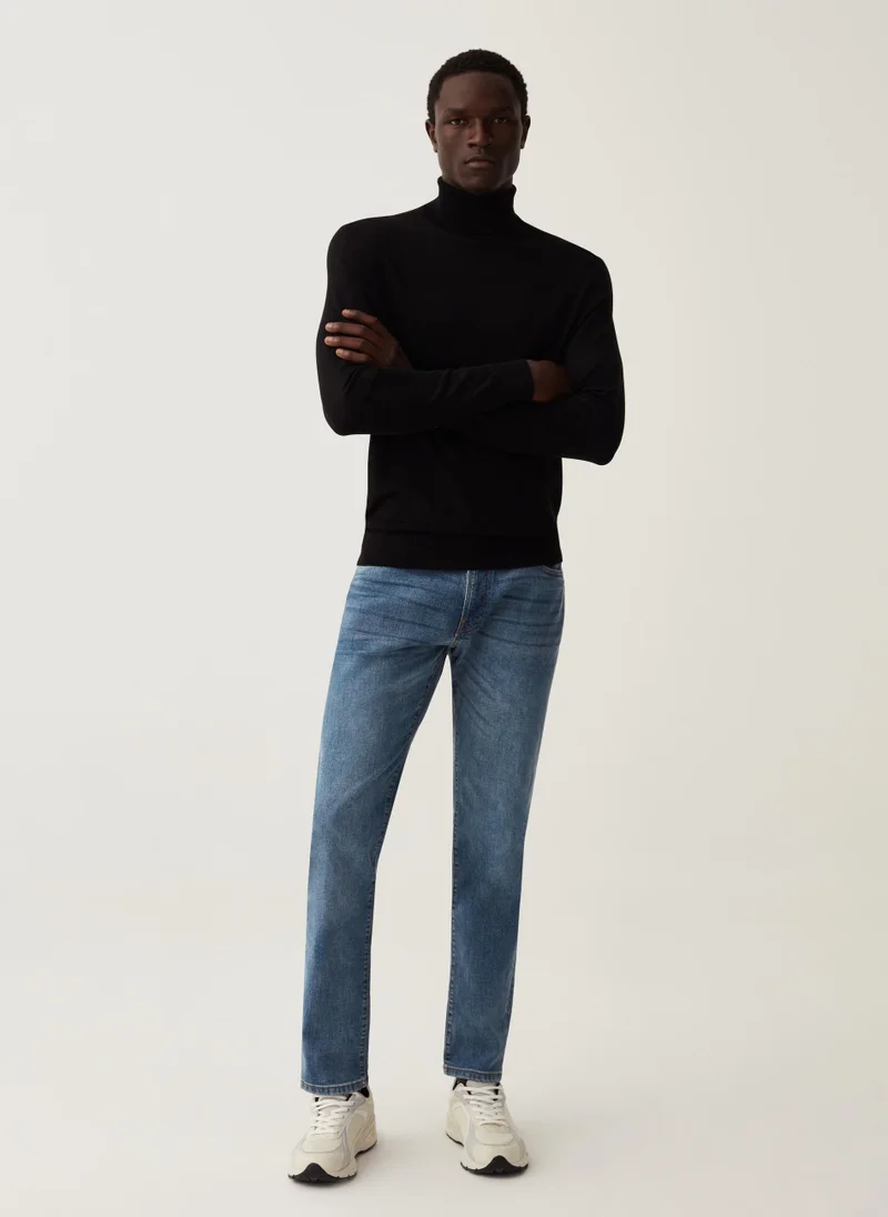 او في اس Pullover with high neck