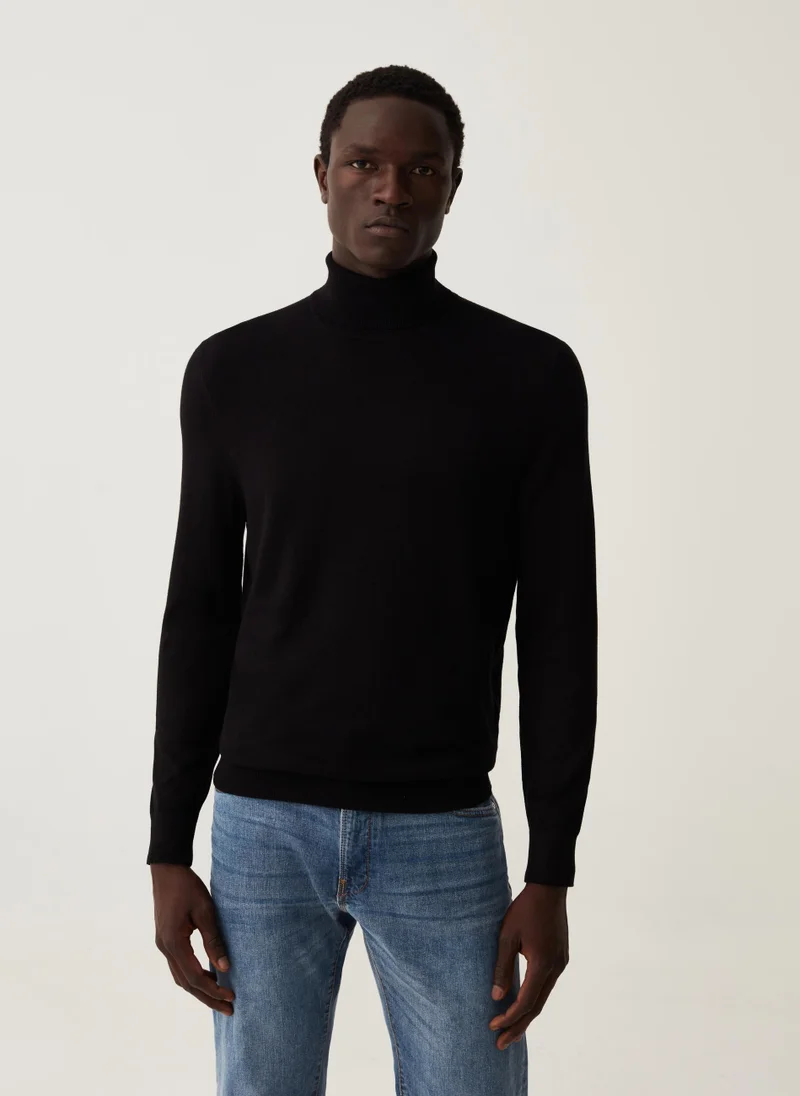 او في اس Pullover with high neck