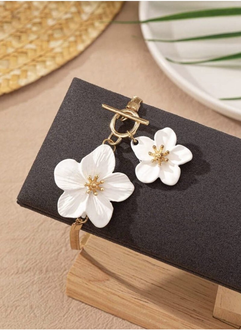 YUCCA Simple and Elegant White Women's Anklet With an Attractively Drawn Flower, Suitable for Holidays and Parties  - Image 4