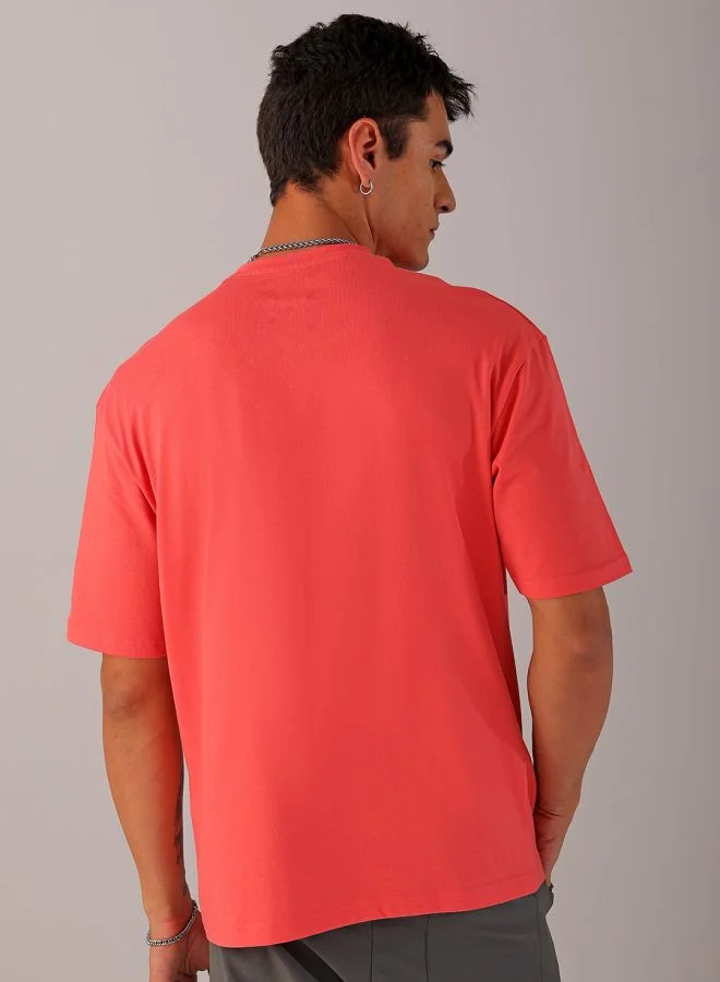 شركة المرآب الهندية Men's Street Boxy Placement Print Crew Neck Short Sleeve T-Shirt