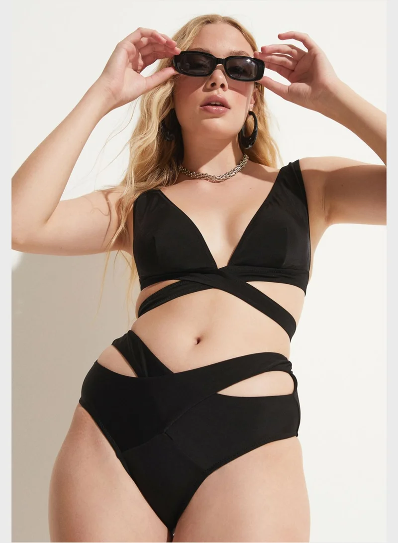 JUNE Cut Out Detail High Leg Bikini And Bottom Set