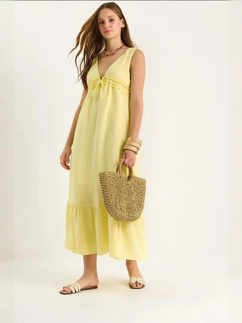 بيانكو لوتشي فستان ميدي بقصة  من لوتشي بياقة  وتفاصيل ربط