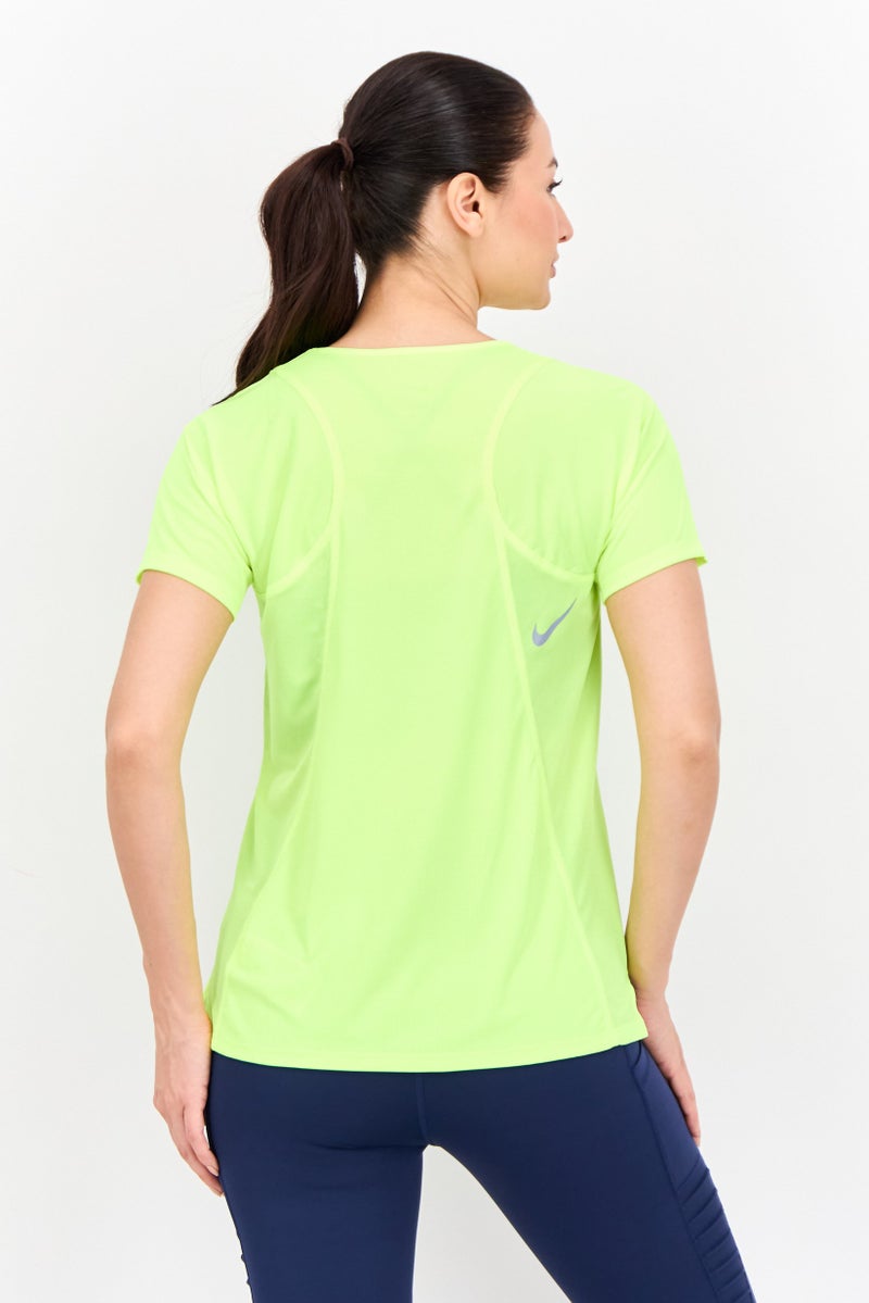 Nike تي شيرت رياضي نسائي قصير الأكمام للجري، لون ليموني أخضر - Image 3