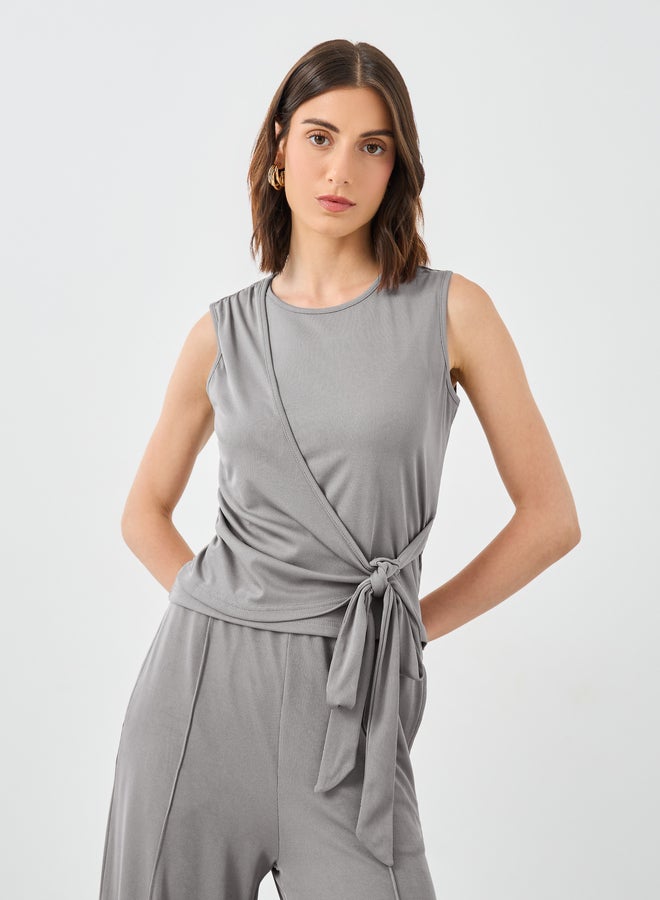 تايك تو طقم بلوزة بلا أكمام بخصر مربوط وسروال مستقيم - Image 3