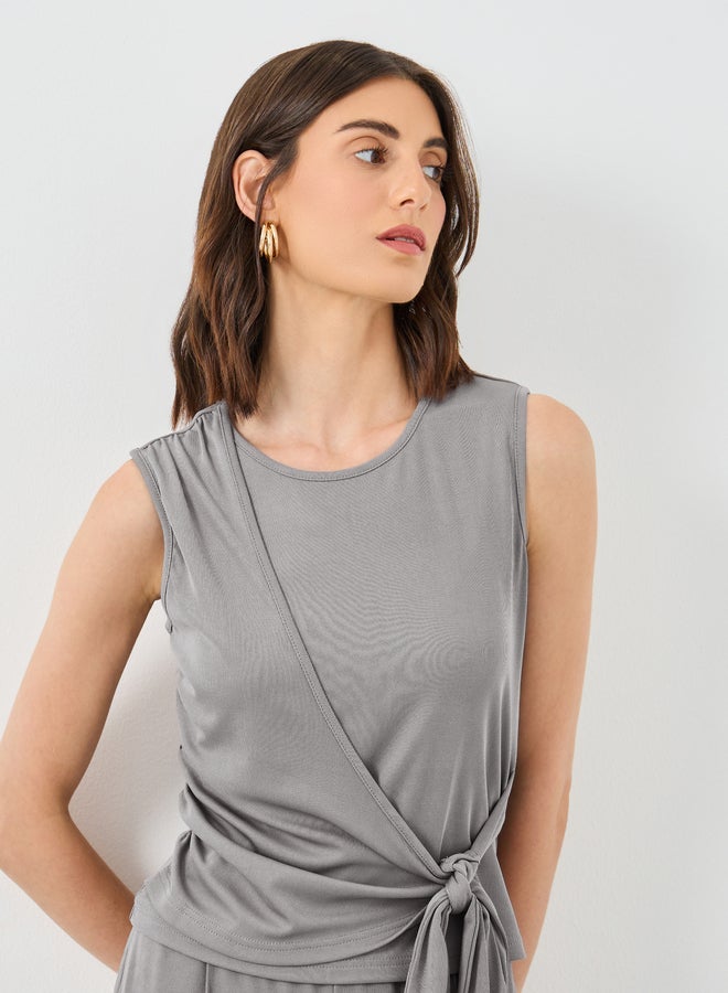 تايك تو طقم بلوزة بلا أكمام بخصر مربوط وسروال مستقيم - Image 4