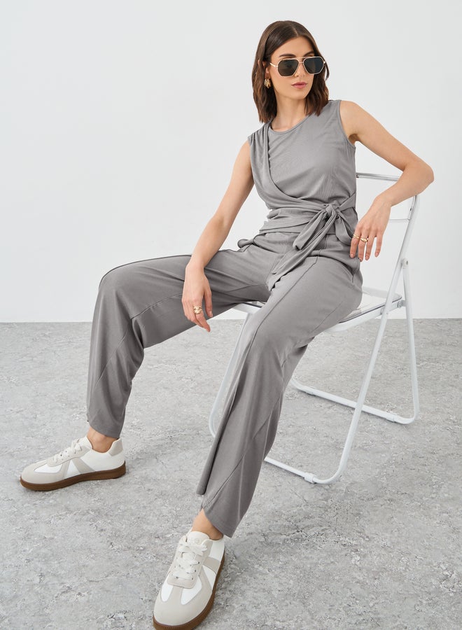 تايك تو طقم بلوزة بلا أكمام بخصر مربوط وسروال مستقيم - Image 1