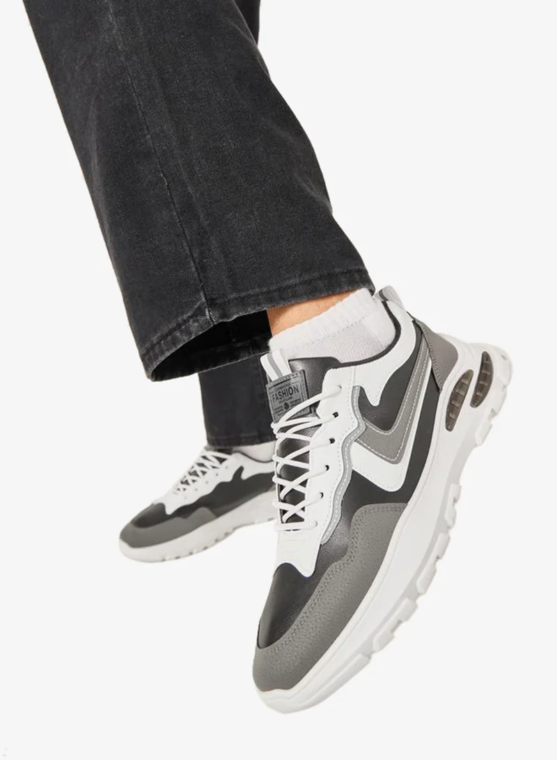 ستايلي اكتيف حذاء رياضي خفيف الوزن برباط ومتعدد الألوان