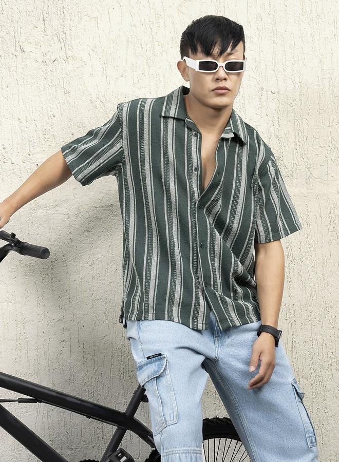 هوبرهولمي قميص رجالي أخضر بإطلالة عصرية - Image 2