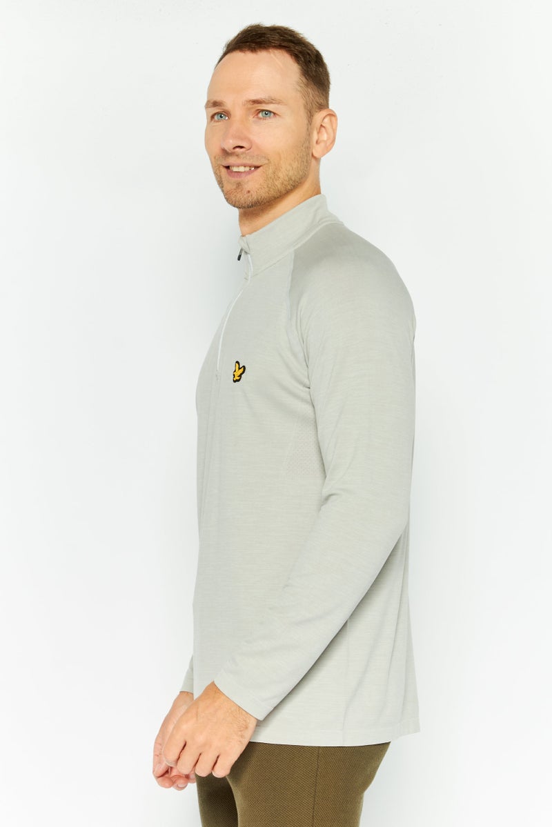 Lyle & Scott سويت شيرت رجالي بأكمام طويلة وياقة مرتفعة بشعار العلامة التجارية، رمادي - Image 3
