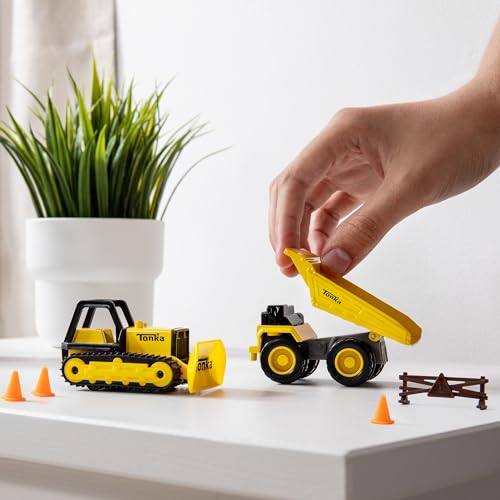 Basic Fun Mini Classics Tonka 2-Pack (Metal Movers Dump Truck and Bulldozer with 3 Traffic Cones and Barrier Fence) - Image 5