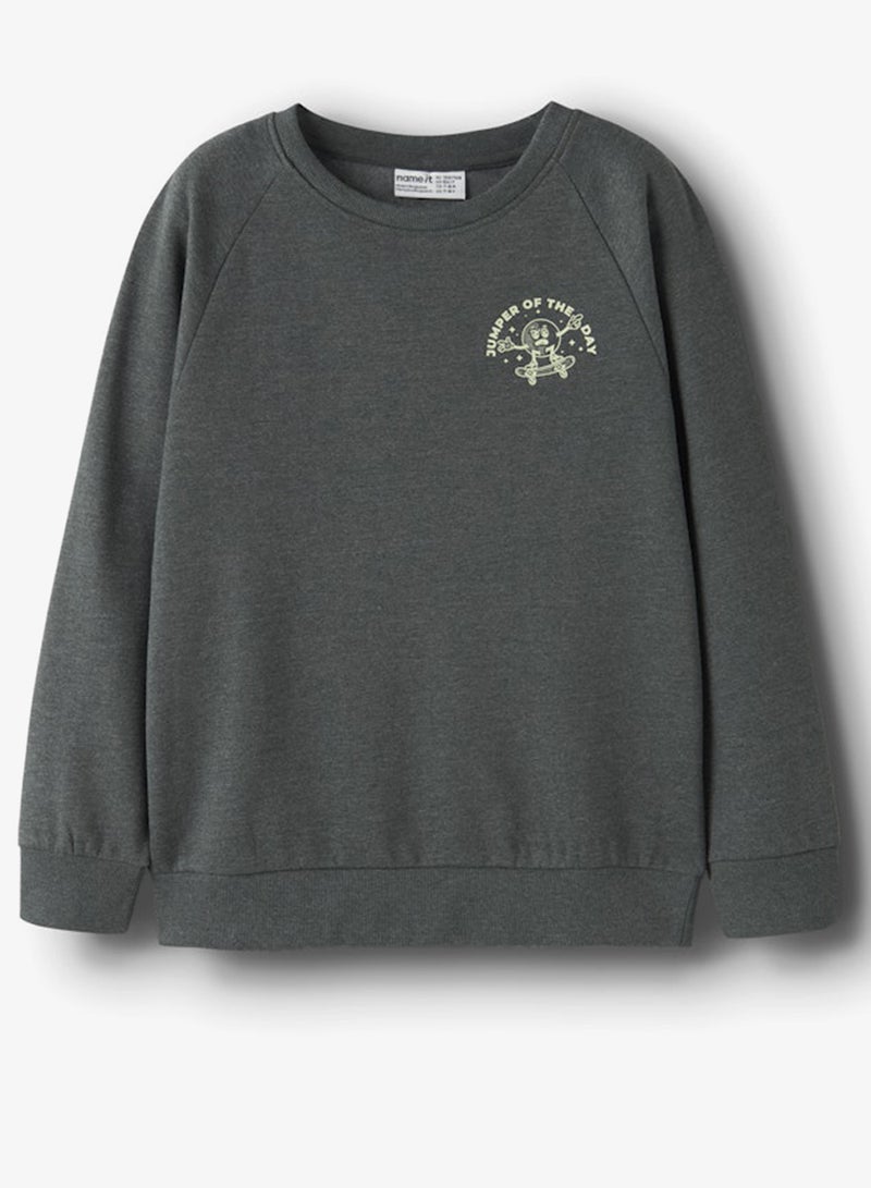 نيم ات سويت شيرت أطفال بياقة مستديرة بطبعة جرافيك - Image 4