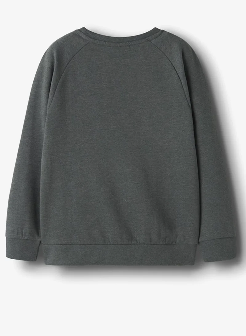 نيم ات سويت شيرت أطفال بياقة مستديرة بطبعة جرافيك