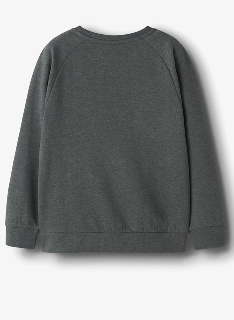 نيم ات سويت شيرت أطفال بياقة مستديرة بطبعة جرافيك - Image 2