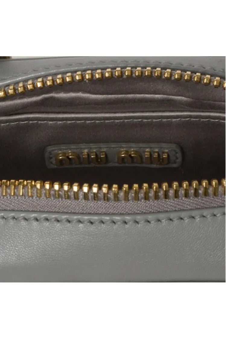 حقيبة «Miu Miu Arcadie» من جلد النابا المبطّن، حقيبة يد فاخرة تُحمل على الكتف مع حزام للارتداء عبر الجسم - Image 5