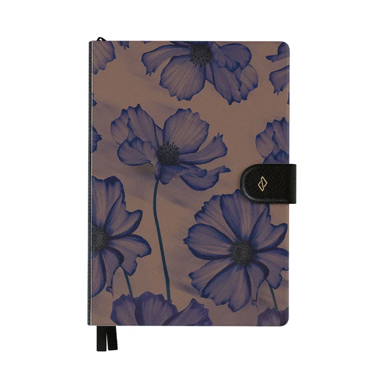 بورجا دفتر تخطيط بورجا  غير مؤرخ بلمسة نهائية مغناطيسية - غلاف جلدي نباتي صلب،  صفحة، ورق   جرام، ربط مسطح، جيب خلفي وعلامات شريطية - ليلي مخملي