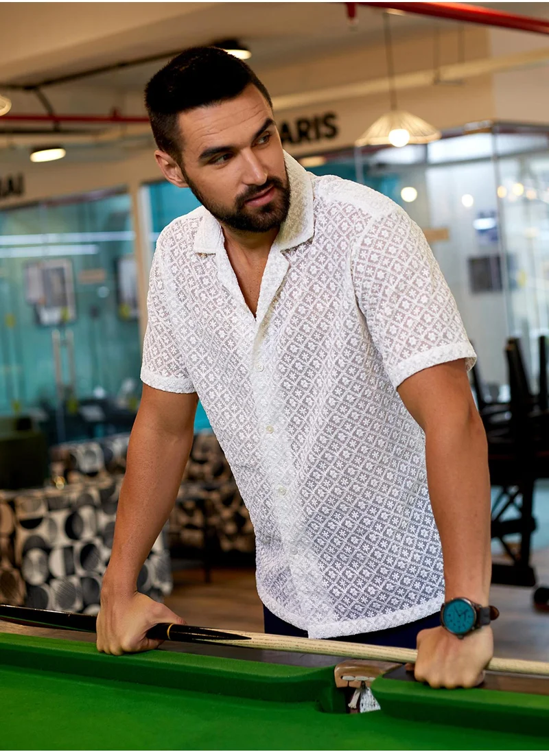 كامبوس سوترا Campus Sutra Men's Chalk White Floral Embroidered Shirt For Casual Wear | Spread Collar | Short Sleeve | Button Closure | Shirt Crafted With Comfort Fit For Everyday Wear