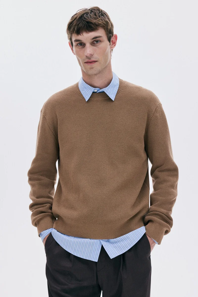 اتش اند ام كنزة محبوكة بتصميم مرن بقصة عادية