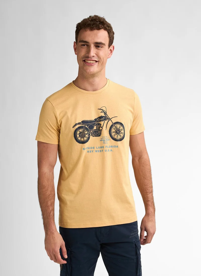 بترول اندستريز تيشيرت رجالي بطبعة صور