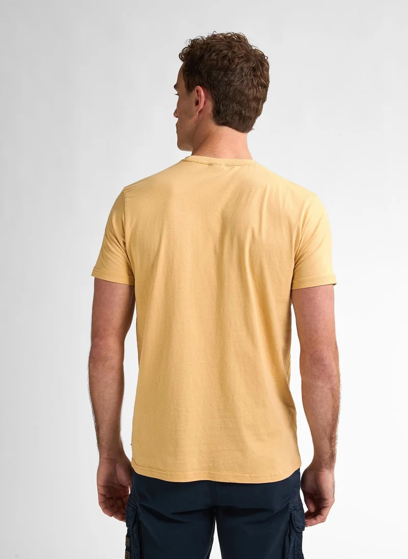 بترول اندستريز تيشيرت رجالي بطبعة صور