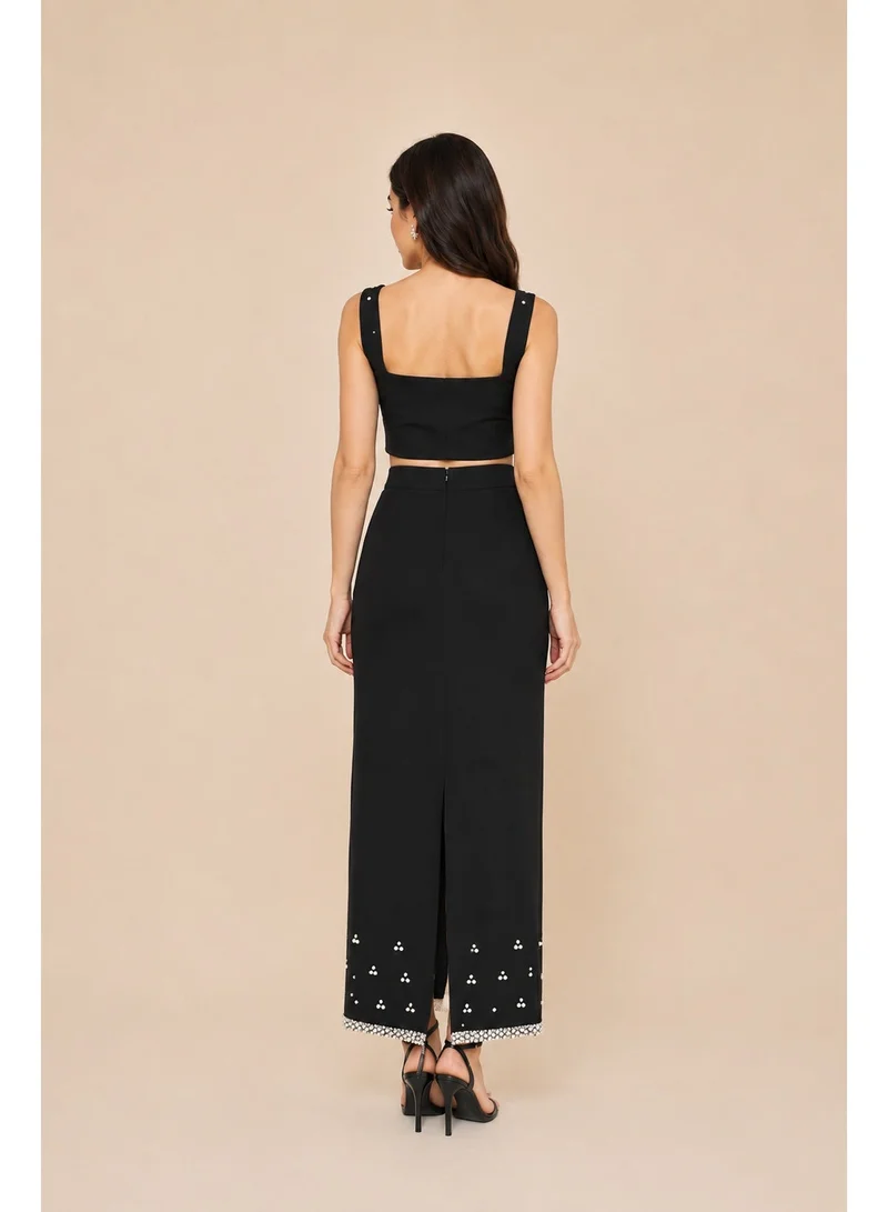 2Trendy Women's Maxi Skirt with Embroidered Hem - Black