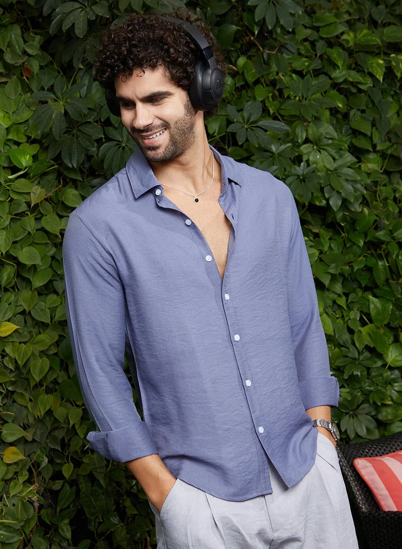 Campus Sutra Men's Cornflower Blue Breezy Wrinked Relaxed Shirt For Casual Wear | Spread Collar | Long Cuffed Sleeves | Button Closure | Shirt Crafted With Comfort Fit For Everyday Wear